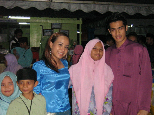 Bergambar-bersama-Azura--Ashraf.jpg