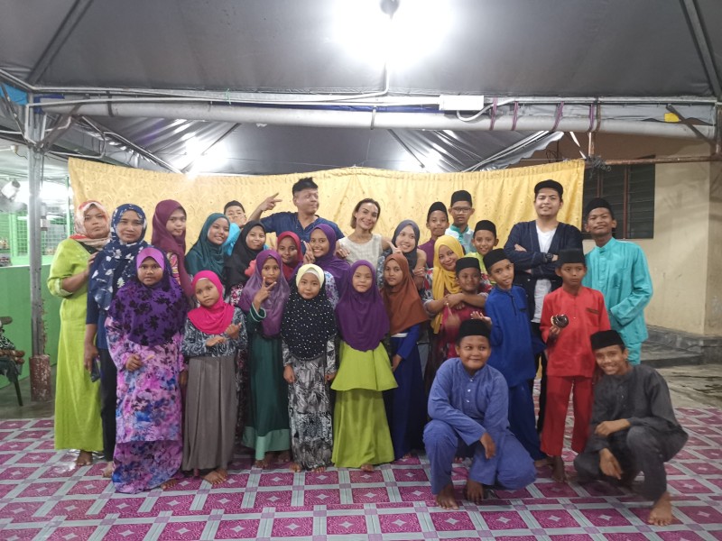 Putera Puteri Nurul Iman berbuka puasa dan solat terawih bersama putera Puteri Nurul Iman