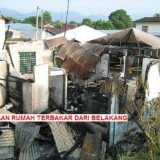 KEADAAN_RUMAH_TERBAKAR_DARI_BELAKANG2-331x241