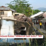 KEADAAN_RUMAH_TERBAKAR_DARI_SUDUT_TEPI-333x241